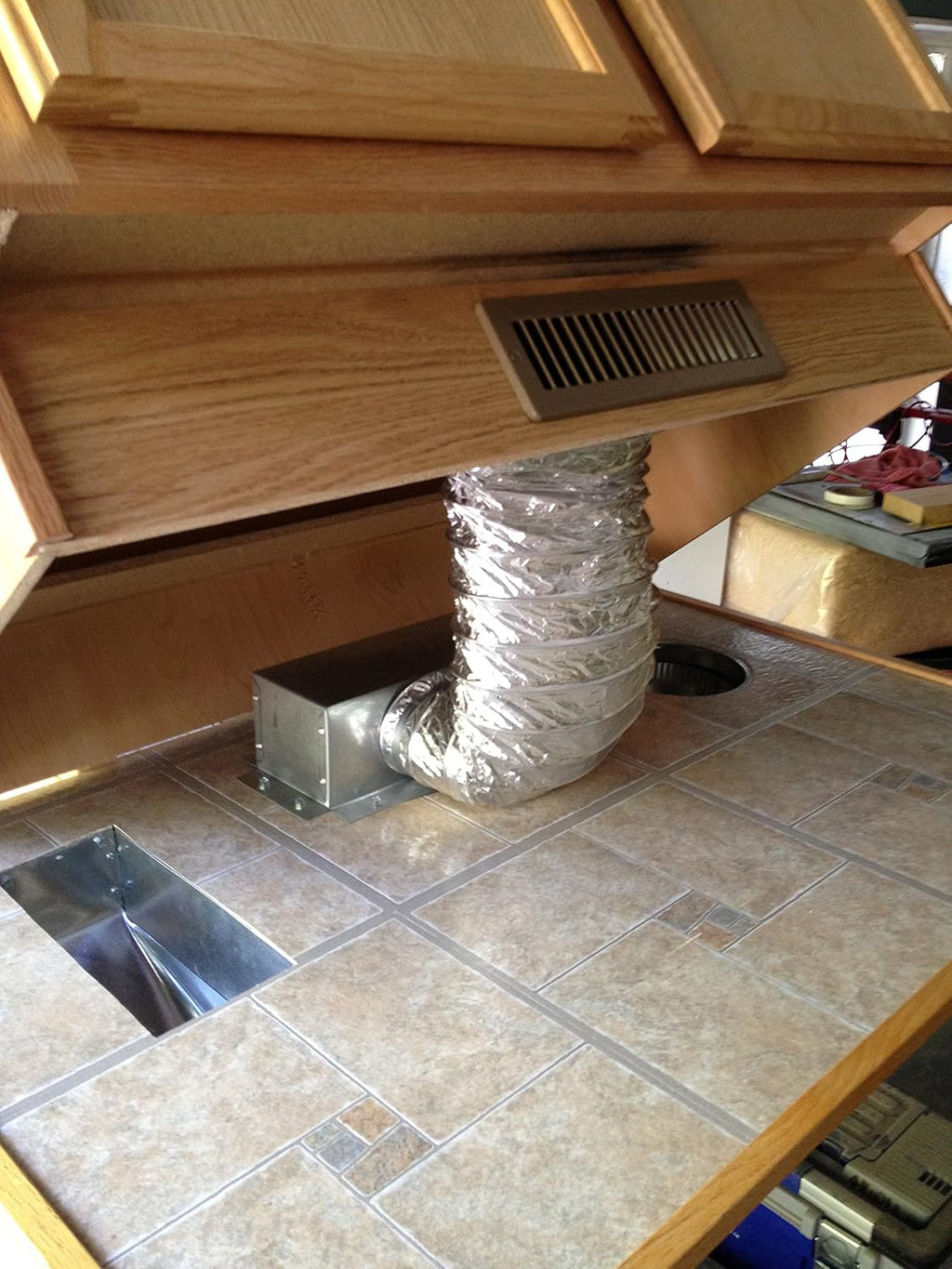 Under Cabinet Toe Kick Ducting Kit U923034