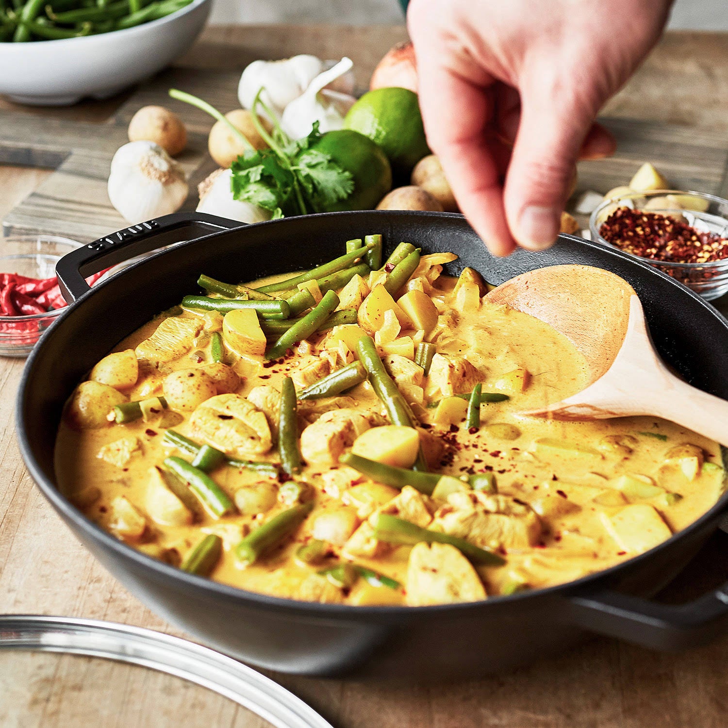 Black Matte Cast Iron 4.5-qt Perfect Pan D66938
